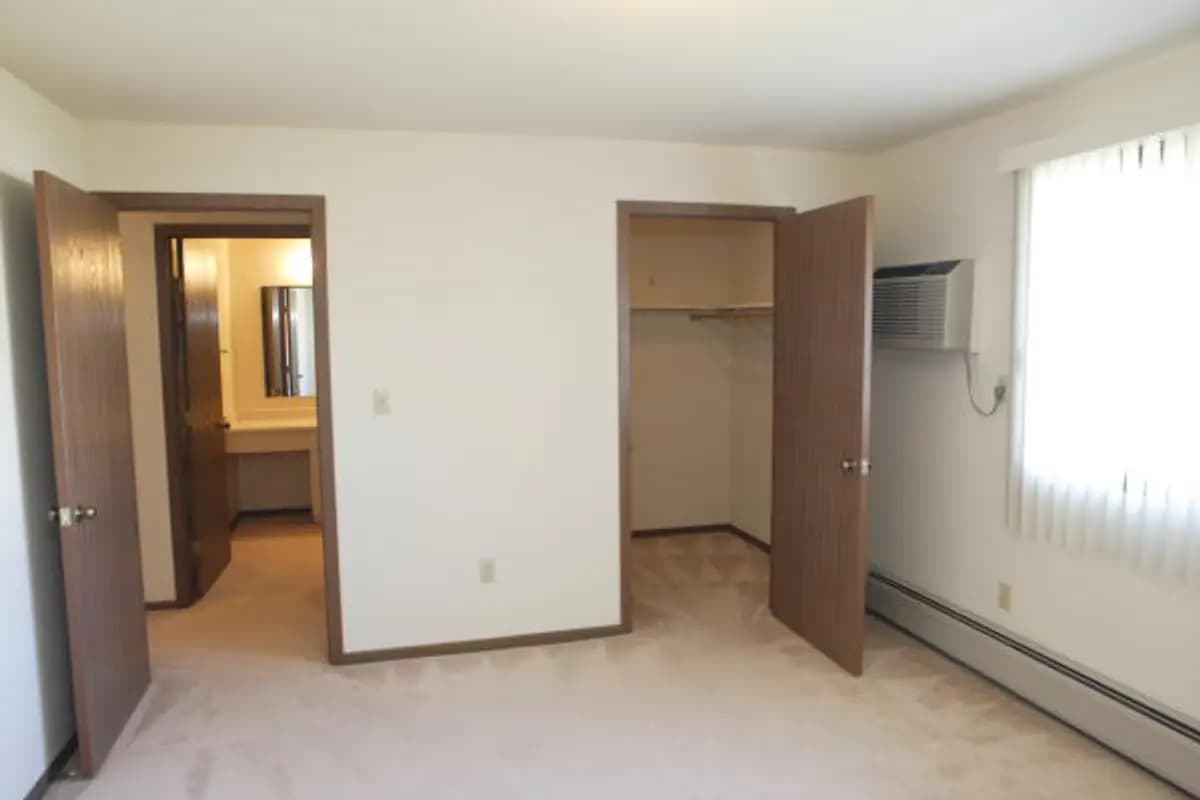 Kenosha apartments for rent - Property image - Petretti Apartment (1830 22nd Ave) - 3