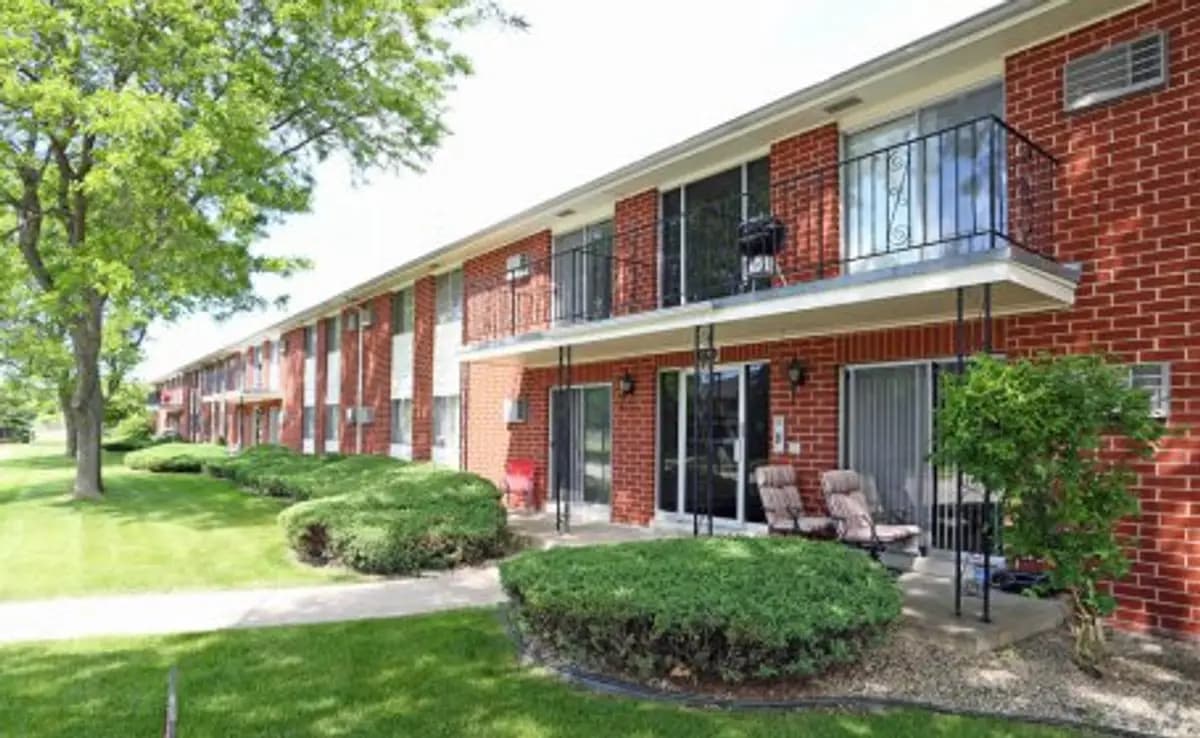 Kenosha apartments for rent - image - 1505-building.jpg