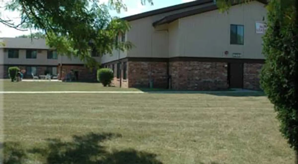 Kenosha Garden (5430-5532 64th Ave) - Apartment - 4