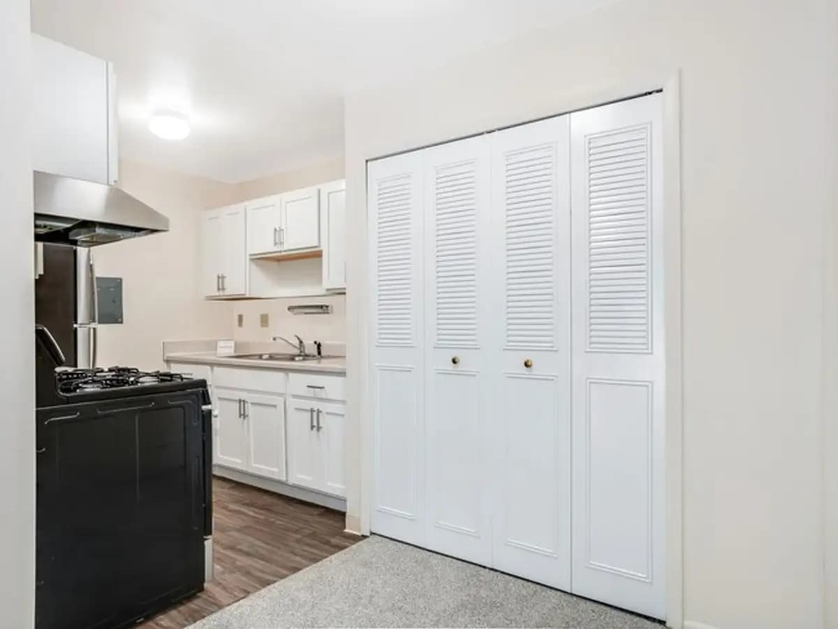 Wood Creek Apartments - Apartment - 8