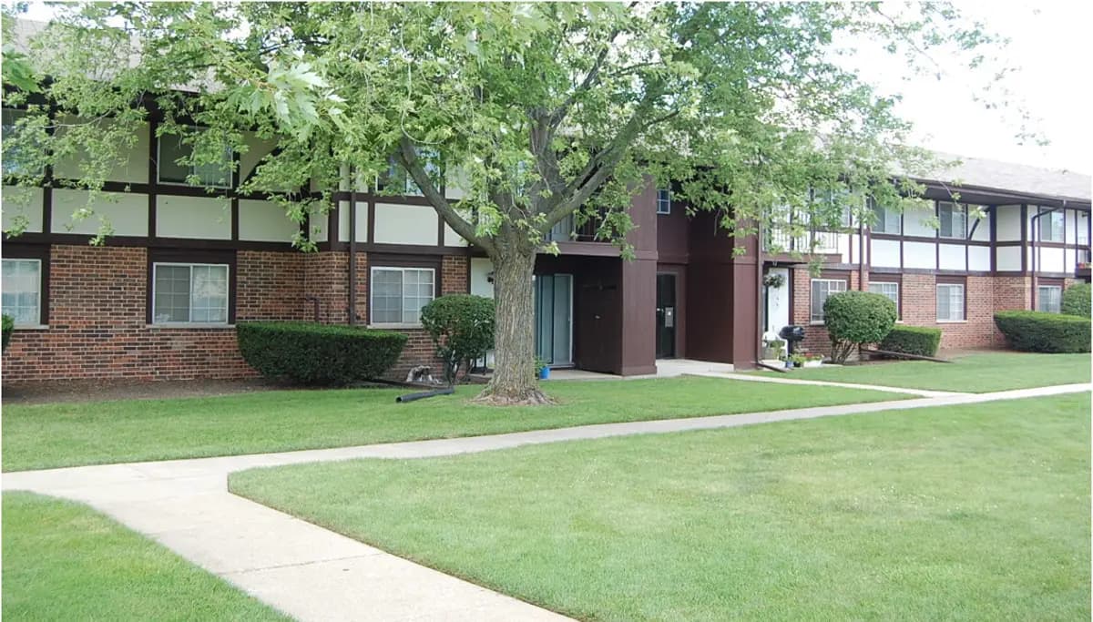 Kenosha apartments for rent - Property image - Tudor Crest Apartments - 3