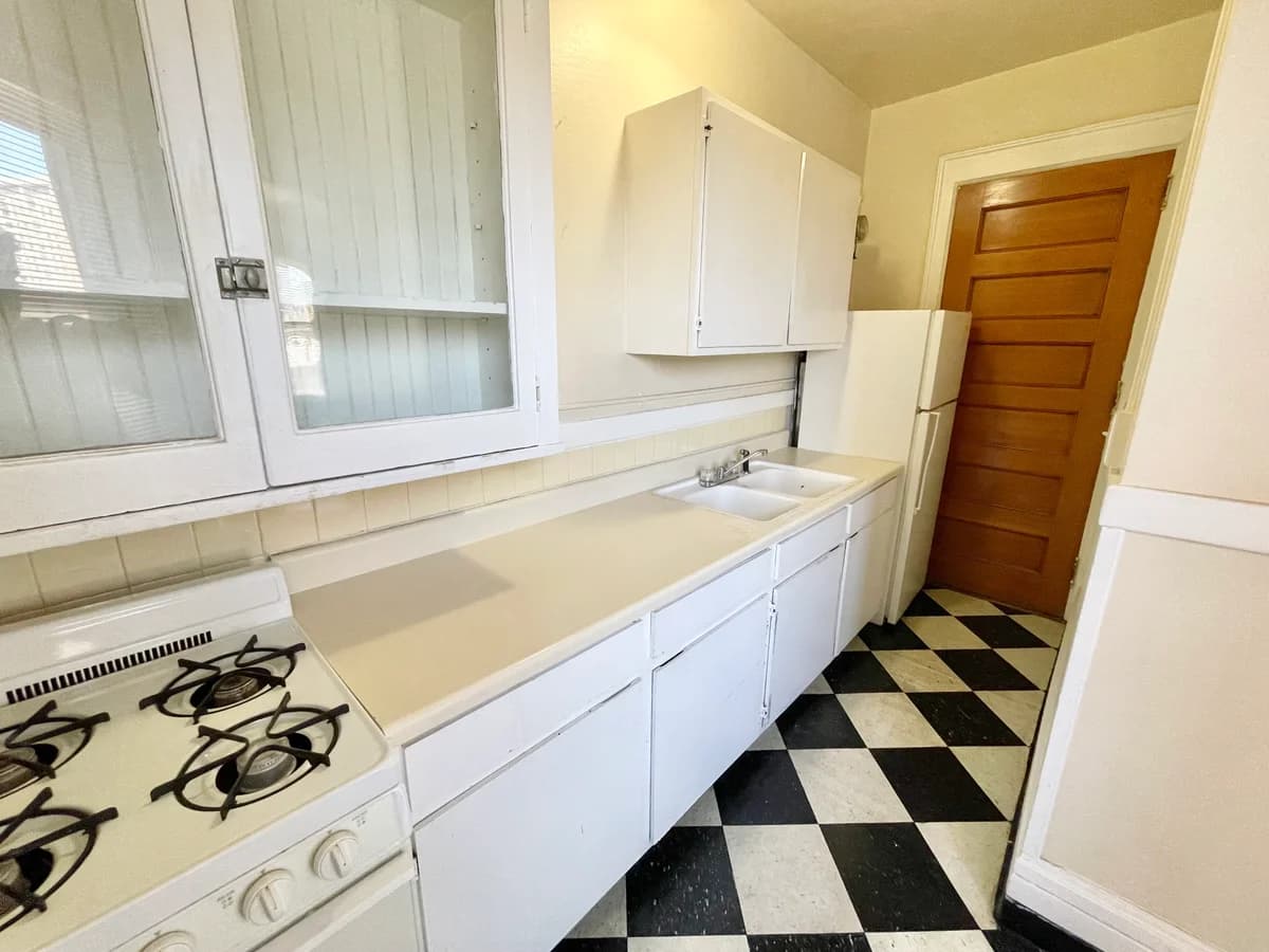 Cross Apartments - Apartment - 130