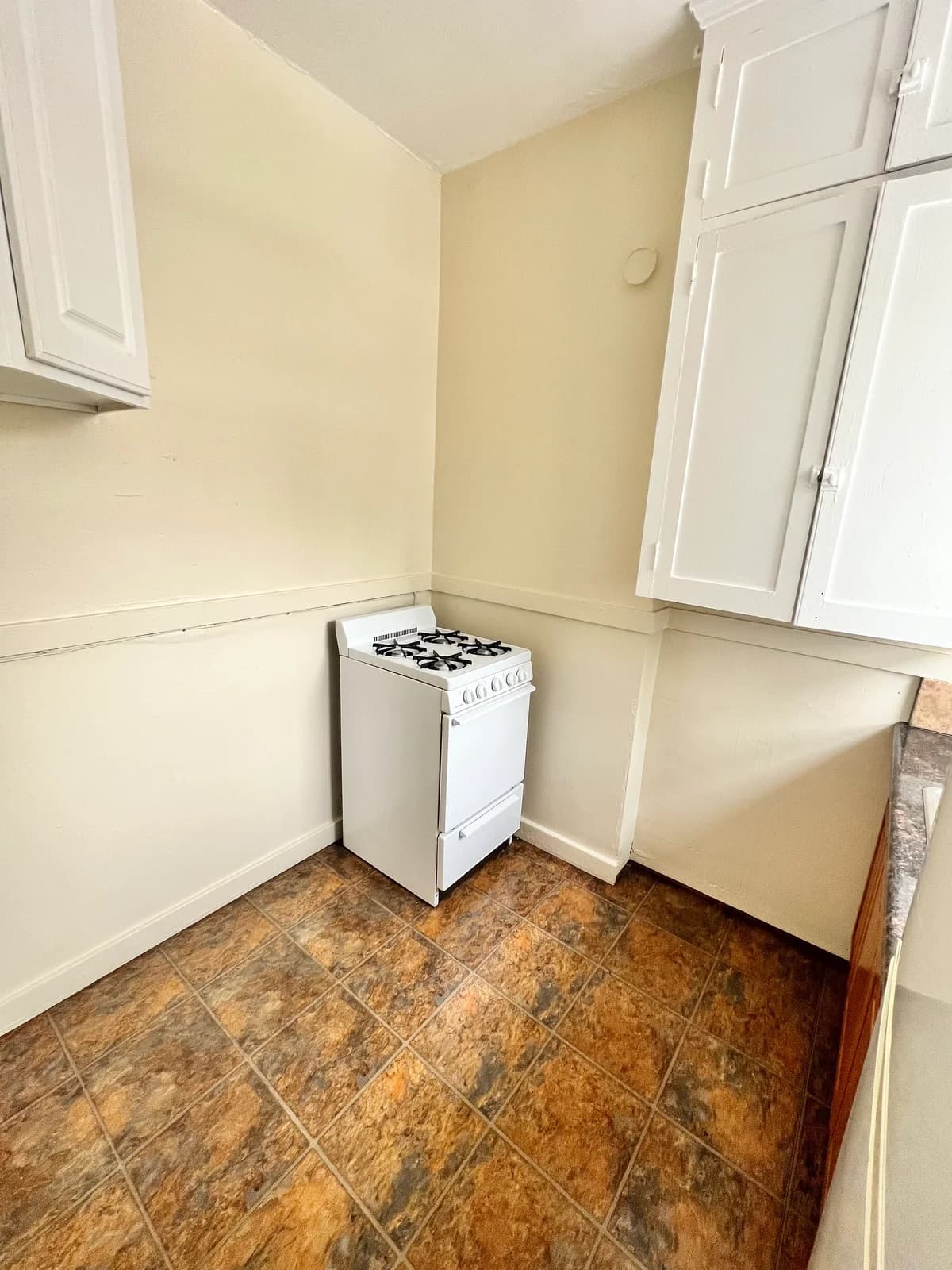 Cross Apartments - Apartment - 115