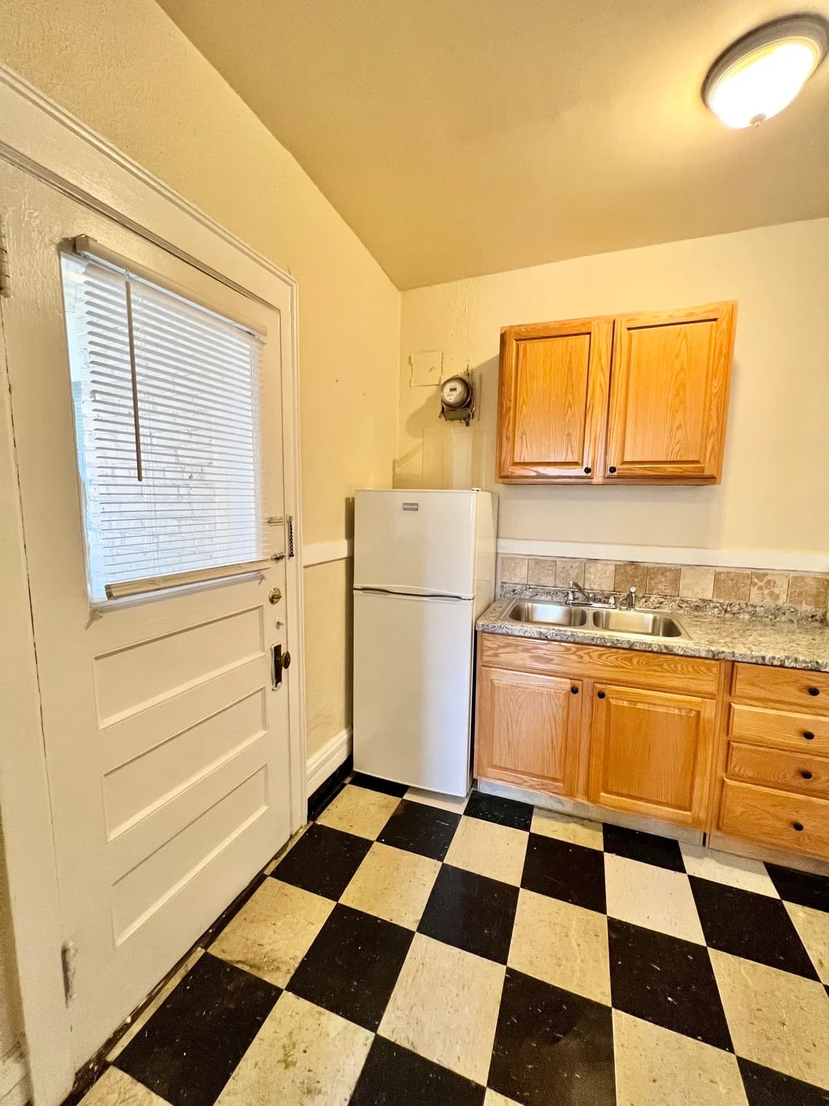 Cross Apartments - Apartment - 101