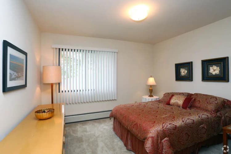 Kenosha apartments for rent - image - 2524-bedroom.jpg
