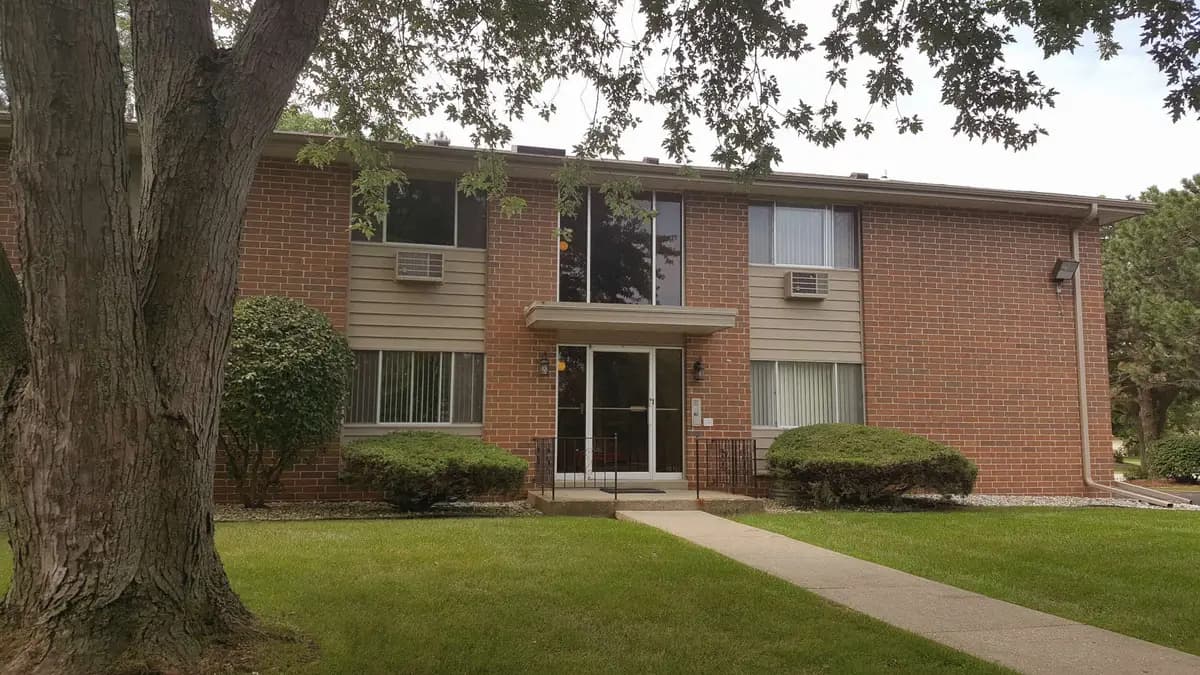 Kenosha apartments for rent - Property image - Petretti Apartments (1550 15th Avenue) - 3