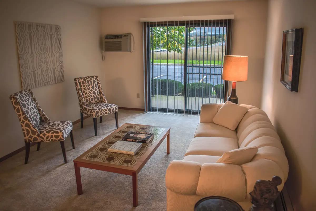 Kenosha apartments for rent - Property image - Petretti Apartments (1711 Birch Rd) - 2