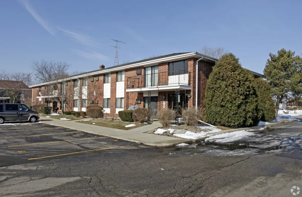 Kenosha apartments for rent - image - petretti-apartments-kenosha-wi-primary-photo.jpg
