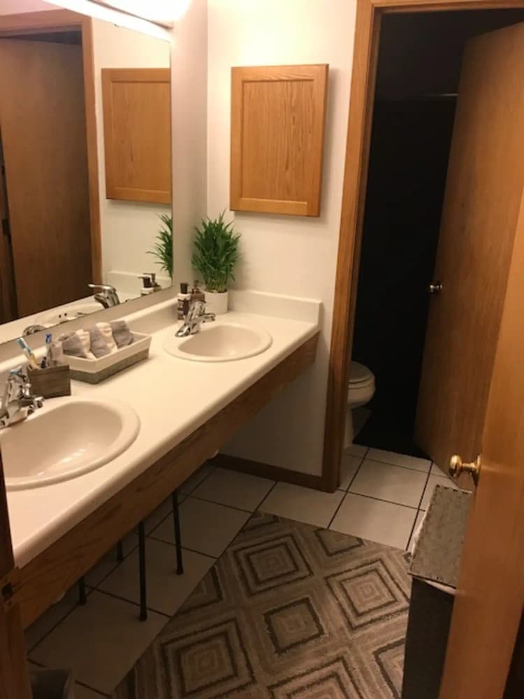 Kenosha apartments for rent - image - orchard-courts-kenosha-wi-building-photo (4).jpg