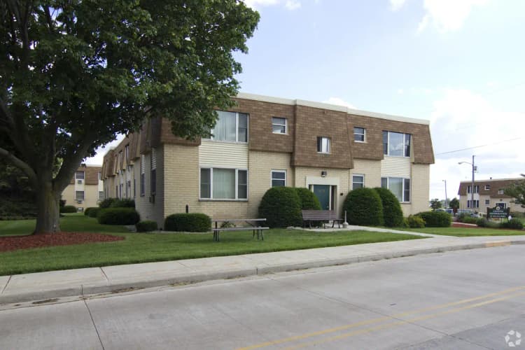 Kenosha apartments for rent - image - saxony-manor-kenosha-wi-primary-photo.jpg
