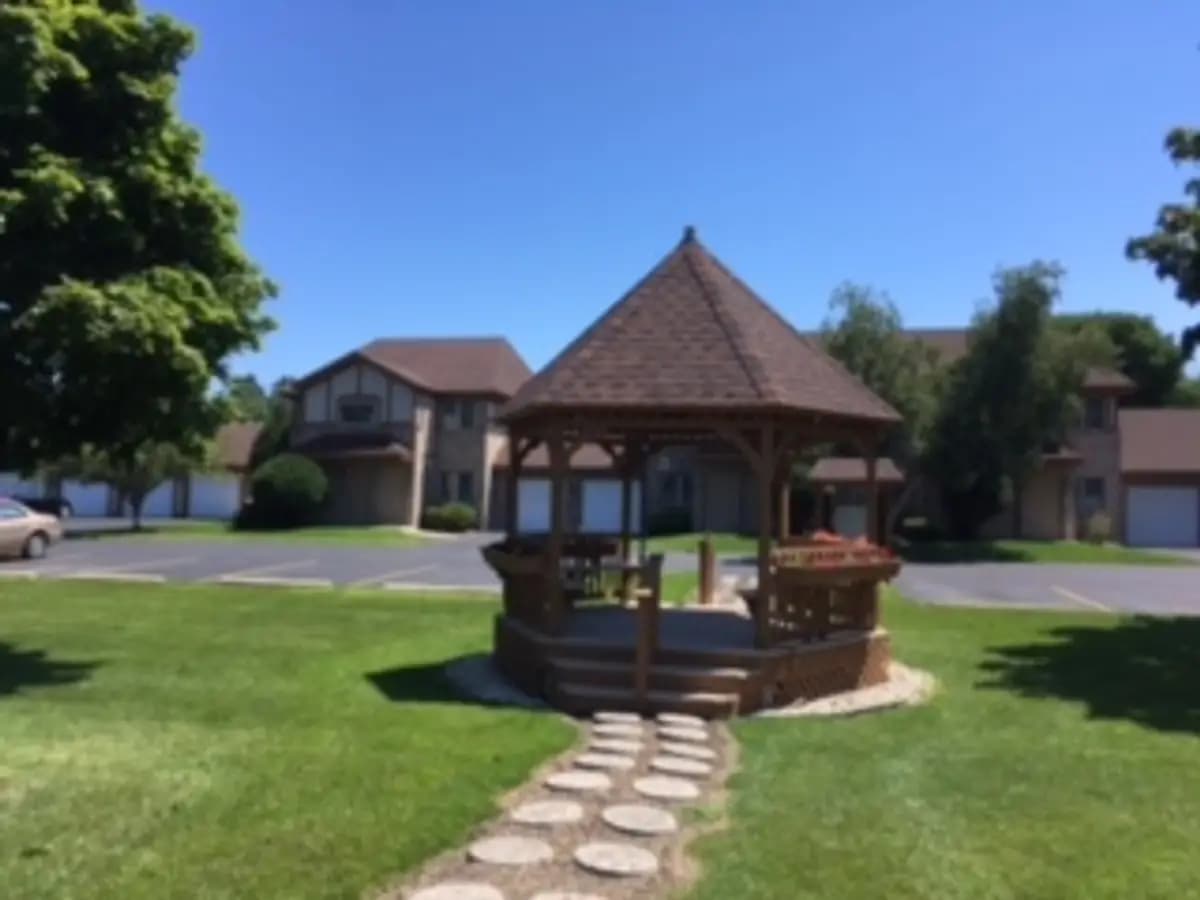 Kenosha apartments for rent - image - villa-rosa-apartments-kenosha-wi-building-photo (4).jpg