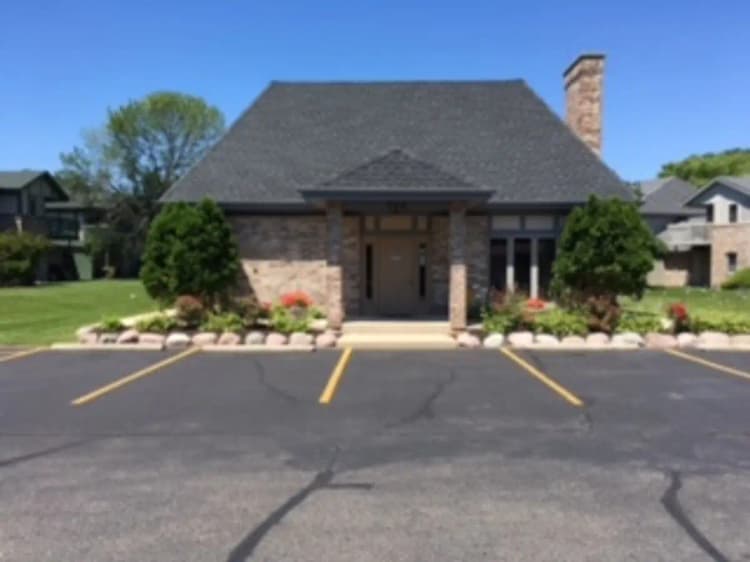 Kenosha apartments for rent - image - villa-rosa-apartments-kenosha-wi-building-photo (5).jpg