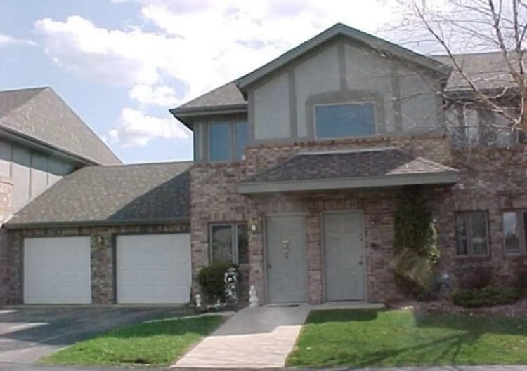 Kenosha apartments for rent - image - villa-rosa-apartments-kenosha-wi-primary-photo.jpg