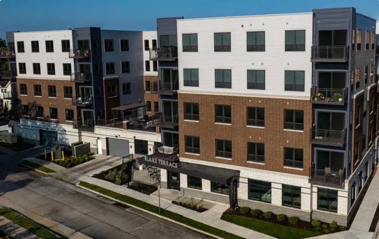 Kenosha apartments for rent - image - Screenshot 2024-09-04 at 13-54-07 Lake Terrace Apartment in Downtown Kenosha! - Apartments in Kenosha WI Apartments.com.png