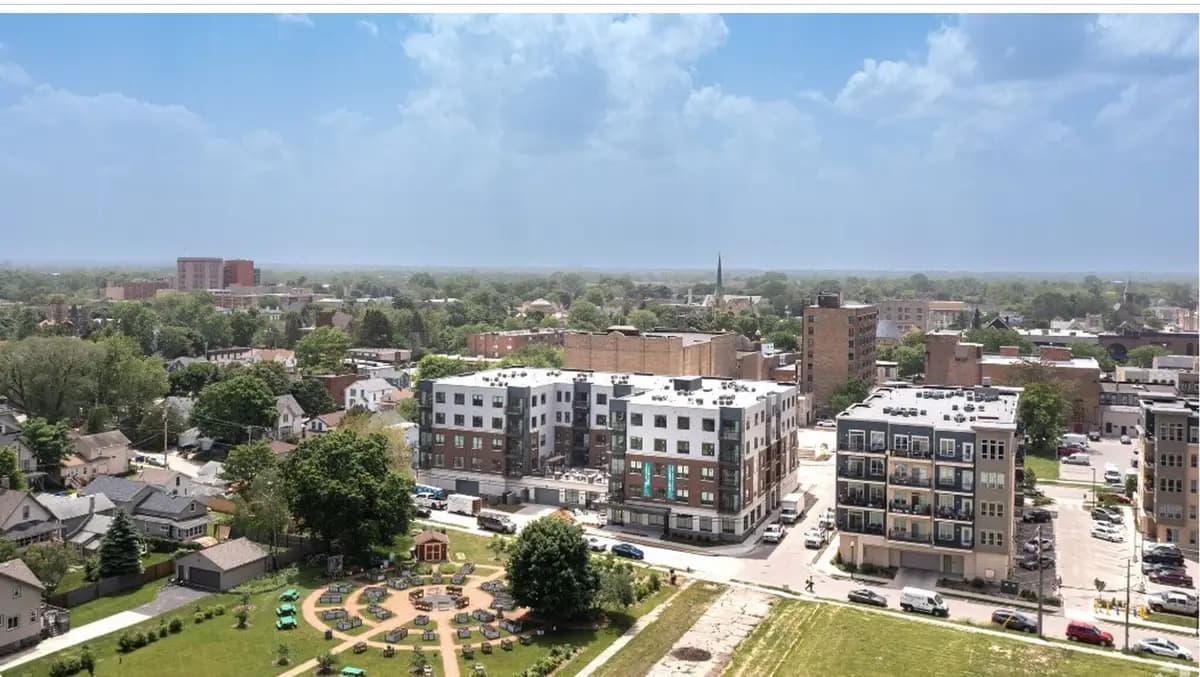 Kenosha apartments for rent - Property image - Lake Terrace Apartments - 3