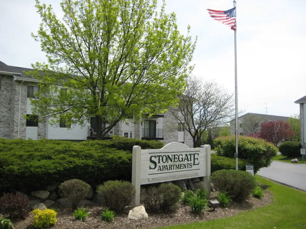Kenosha apartments for rent - image - stonegate-apartments-kenosha-wi-primary-photo (1).jpg