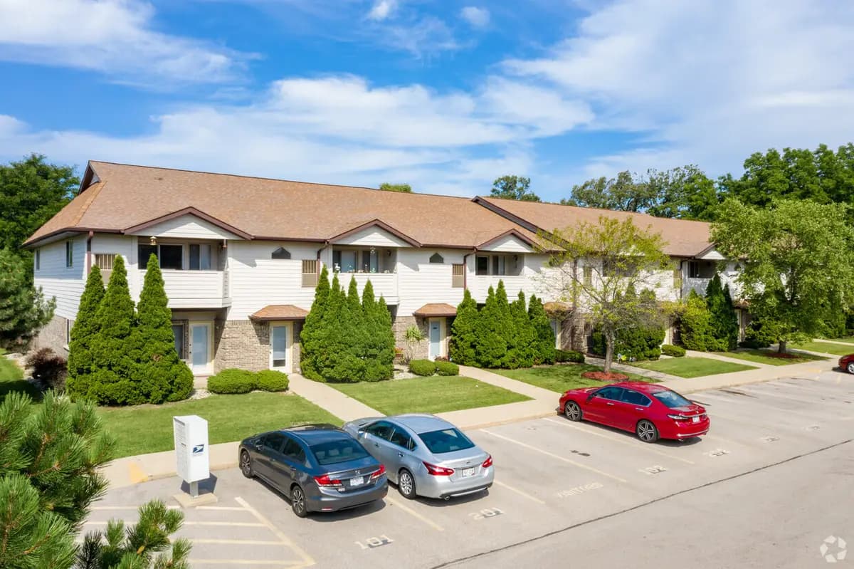 Kenosha apartments for rent - Property image - Villa Rae Apartment (3716 89th Street, Apt 206) - 2