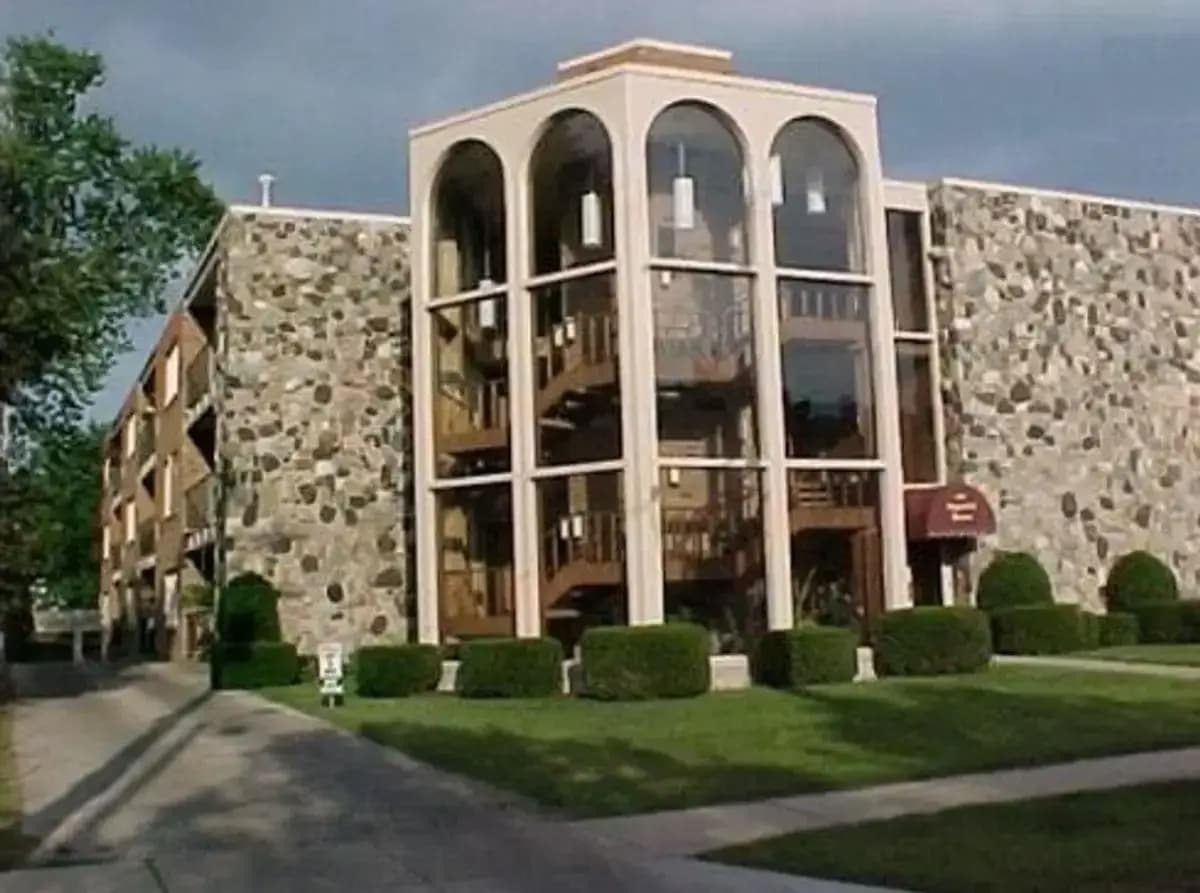 Kenosha apartments for rent - Property image - Imperial House - 1
