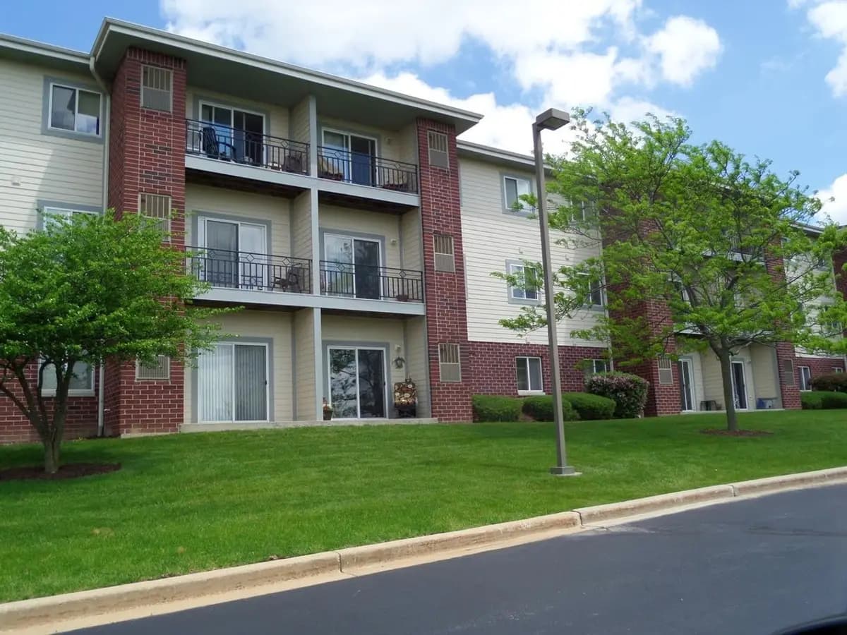 Kenosha apartments for rent - image - prairie-ridge-senior-pleasant-prairie-wi-balcony.jpg
