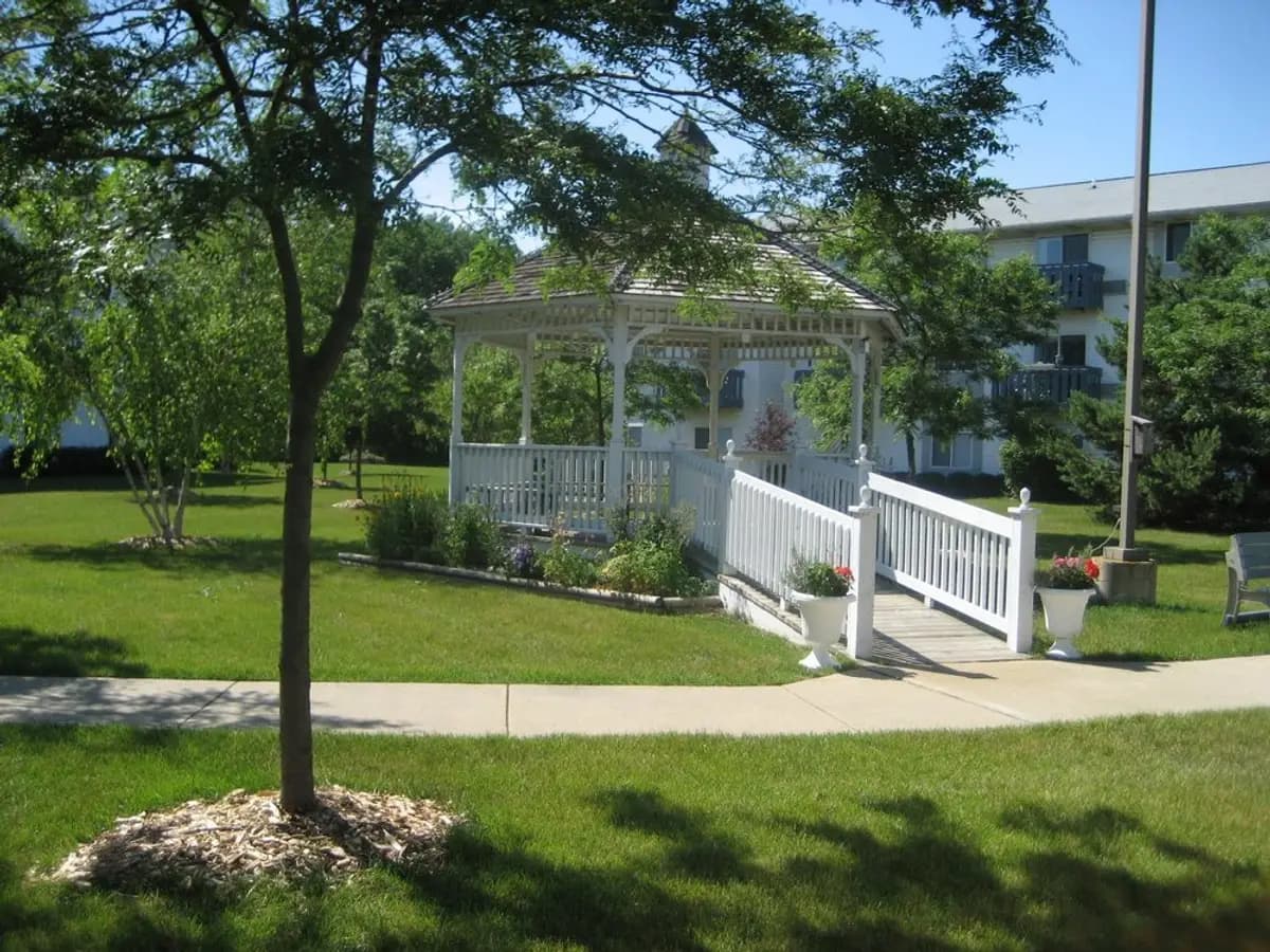 Kenosha apartments for rent - Property image - Beech Pointe - 3