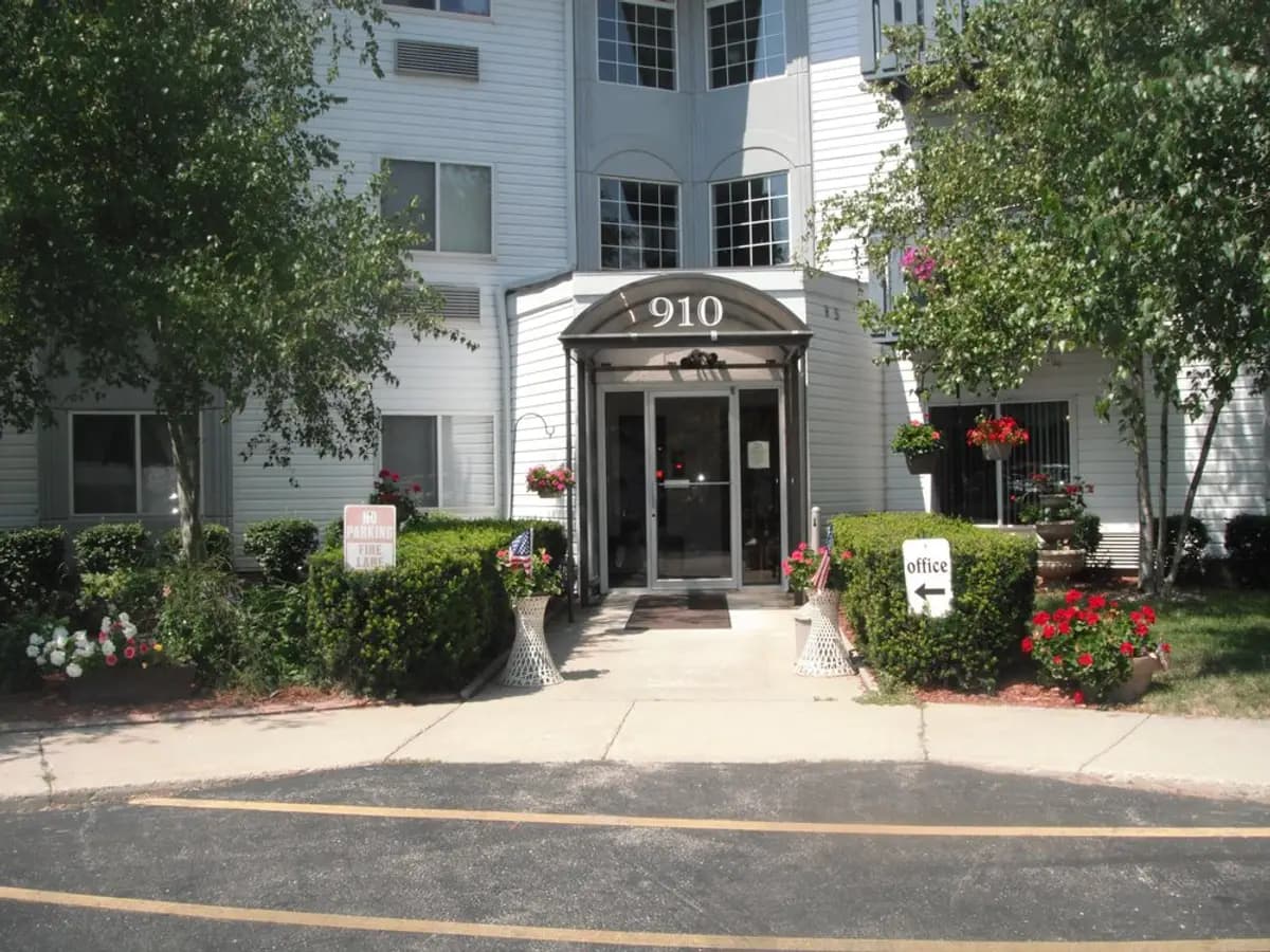 Kenosha apartments for rent - Property image - Beech Pointe - 1