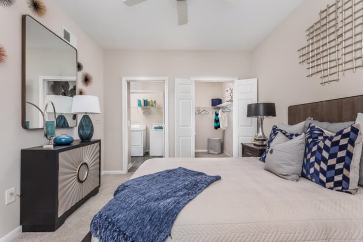 Kenosha apartments for rent - image - 07_Bedroom_Oxmoor_2018@3x.jpg