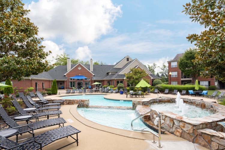 Kenosha apartments for rent - image - 13_Pool_Oxmoor_2018@3x.jpg