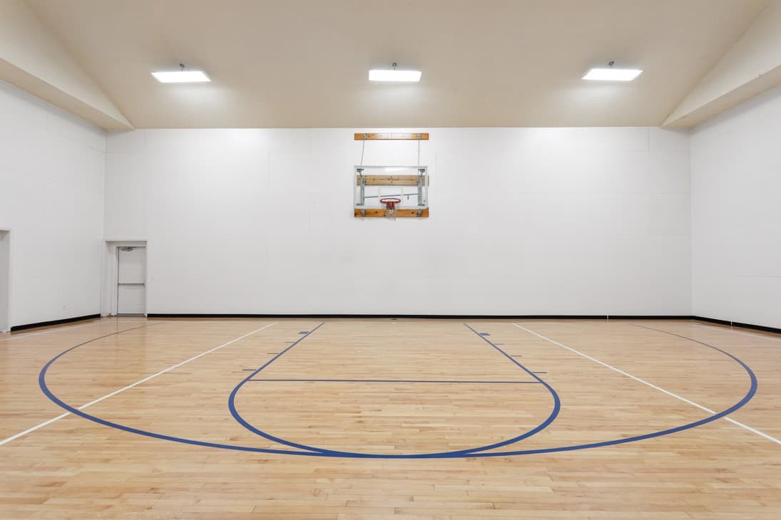 Kenosha apartments for rent - image - 21_BasketballCourt_Oxmoor_2018@3x.jpg