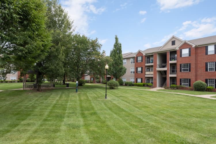 Kenosha apartments for rent - image - 24_Exterior_Oxmoor_2018@3x.jpg
