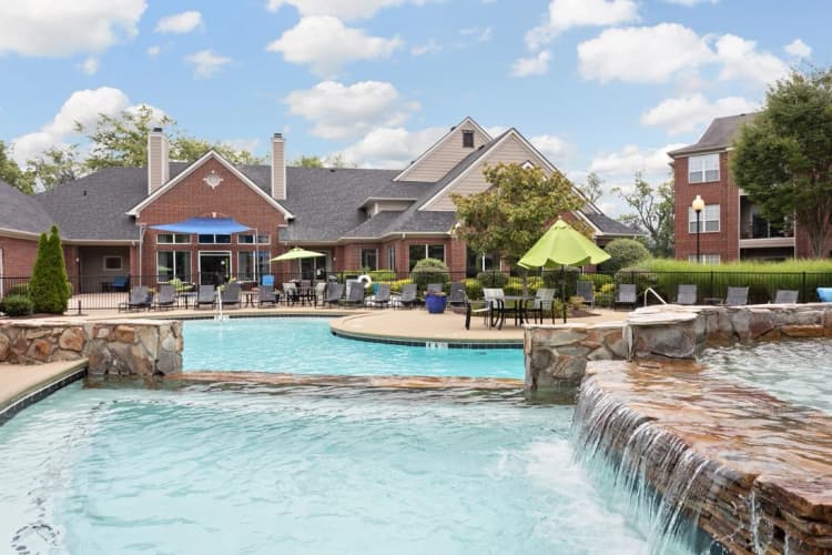Kenosha apartments for rent - image - 12_Pool_Oxmoor_2018@3x.jpg