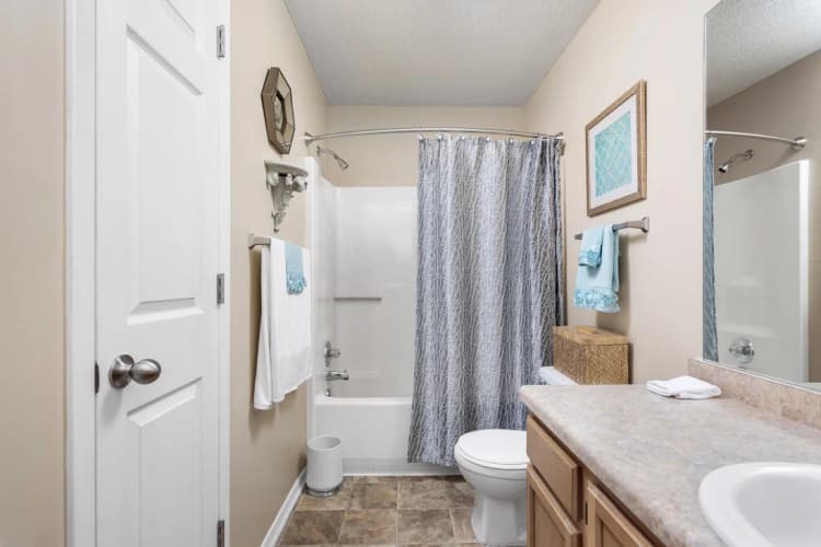Kenosha apartments for rent - image - 07_Bathroom_ProspectPark_2018@3x.jpg
