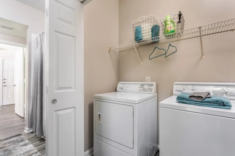 Kenosha apartments for rent - image - 05_InUnitLaundry_Oxmoor_2018@3x.jpg