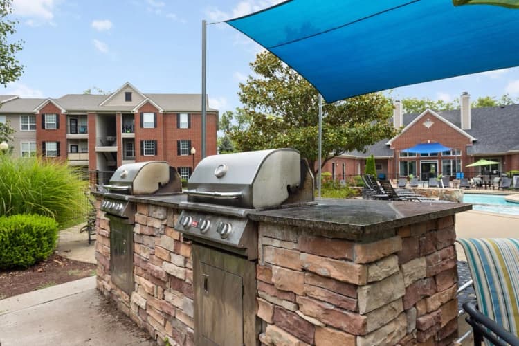 Kenosha apartments for rent - image - 15_GrillArea_Oxmoor_2018@3x.jpg