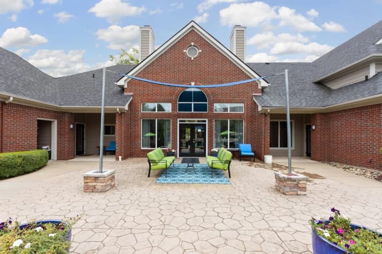 Kenosha apartments for rent - image - 16_OutdoorLounge_Oxmoor_2018@3x.jpg