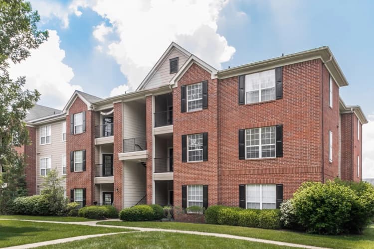 Kenosha apartments for rent - image - 27_Exterior_Oxmoor_2018@3x.jpg