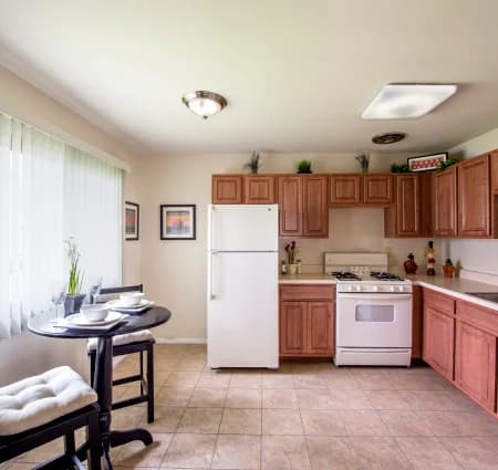 Kenosha apartments for rent - image - Bradley-June2014-51-450x425.jpg