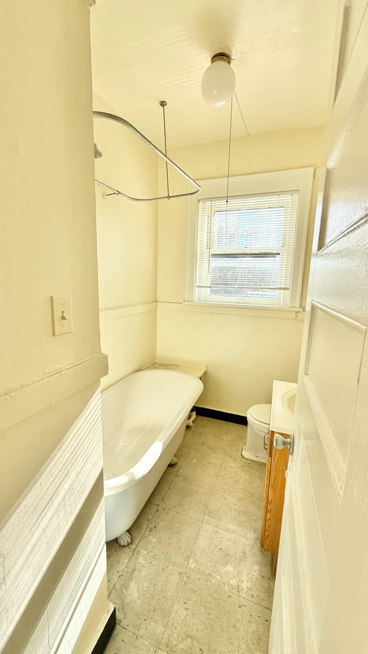 Kenosha apartments for rent - image - B06A15FE-0DDE-491A-8376-076CF56BEB70